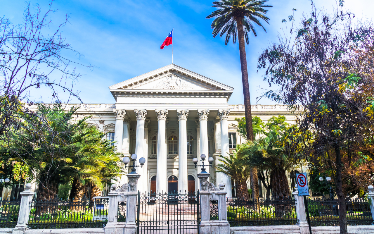 Ex-Congreso Nacional de Santiago de Chile, otro de los lugares por los que pasa este recorrido.