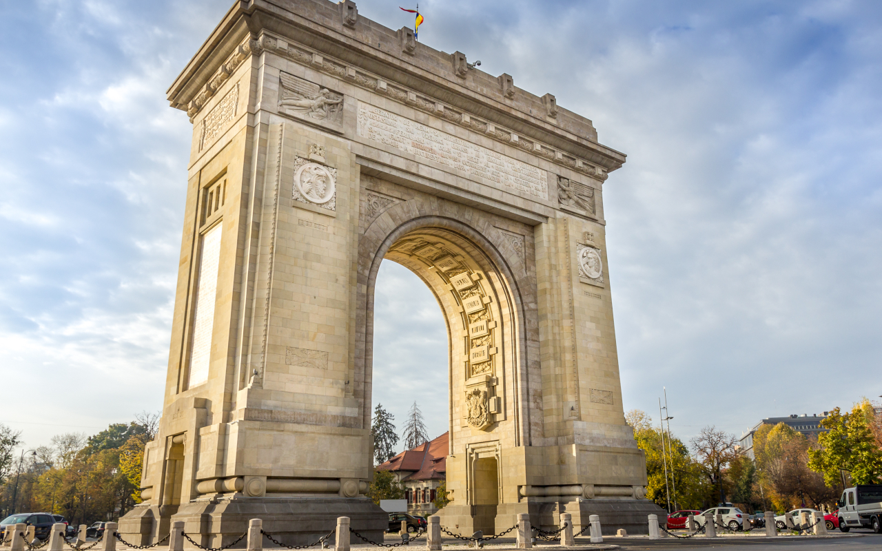El arco de la Avenida de la Victoria es un símbolo de Bucarest.