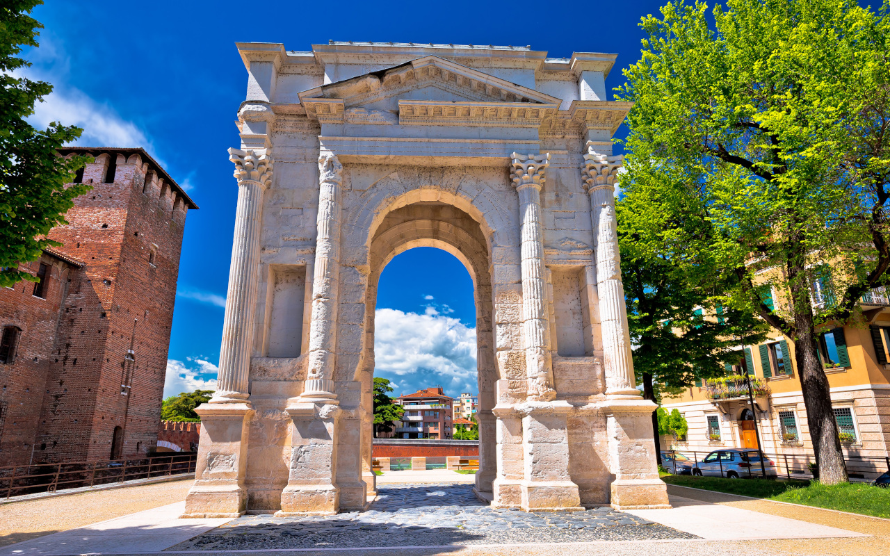 El antiguo  Arco Gavi te mostrará los restos de las antiguas civilizaciones.