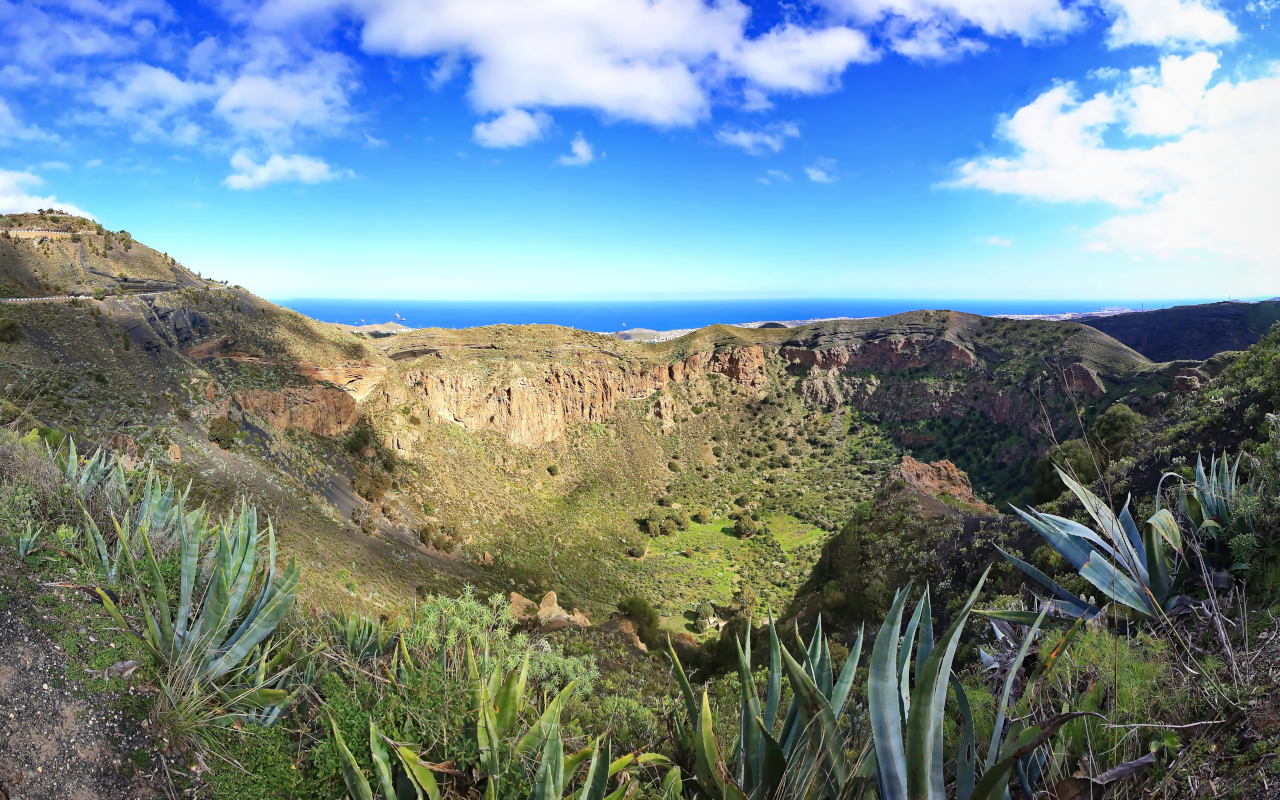 La caldera de Bandama, o su cráter, es un antiguo volcán de la isla de Gran Canaria.