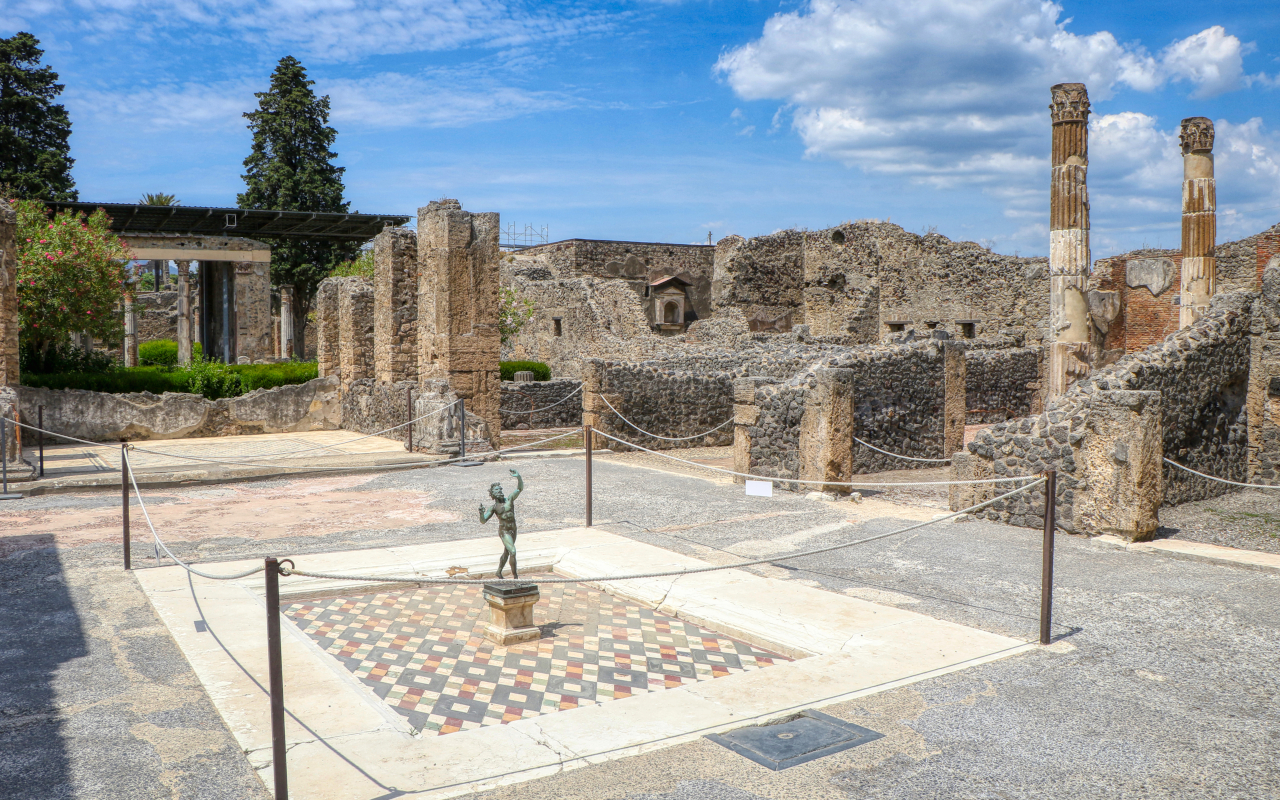 Casa Fauno, uno de los lugares más famosos de Pompeya, que verás en esta excursión desde Roma.