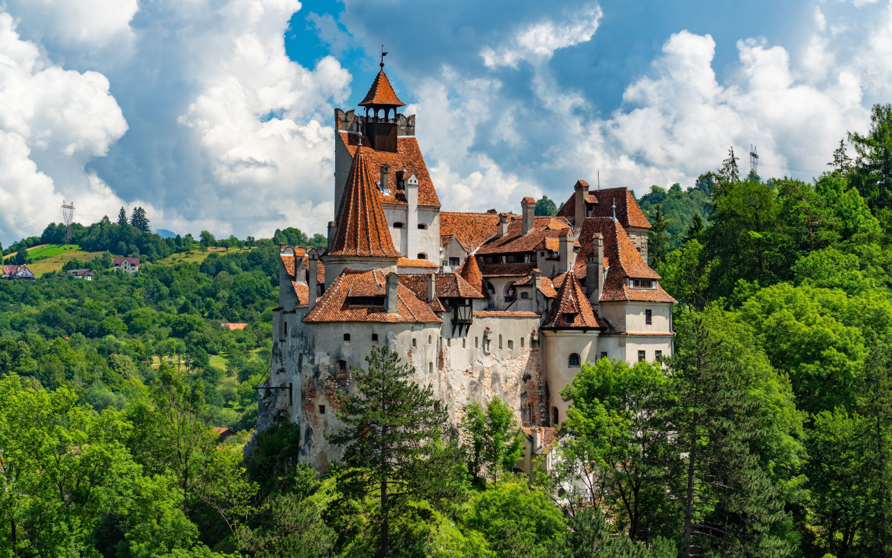 Vista panorámica del Castillo de Drácula, uno de los más destacados de la región.