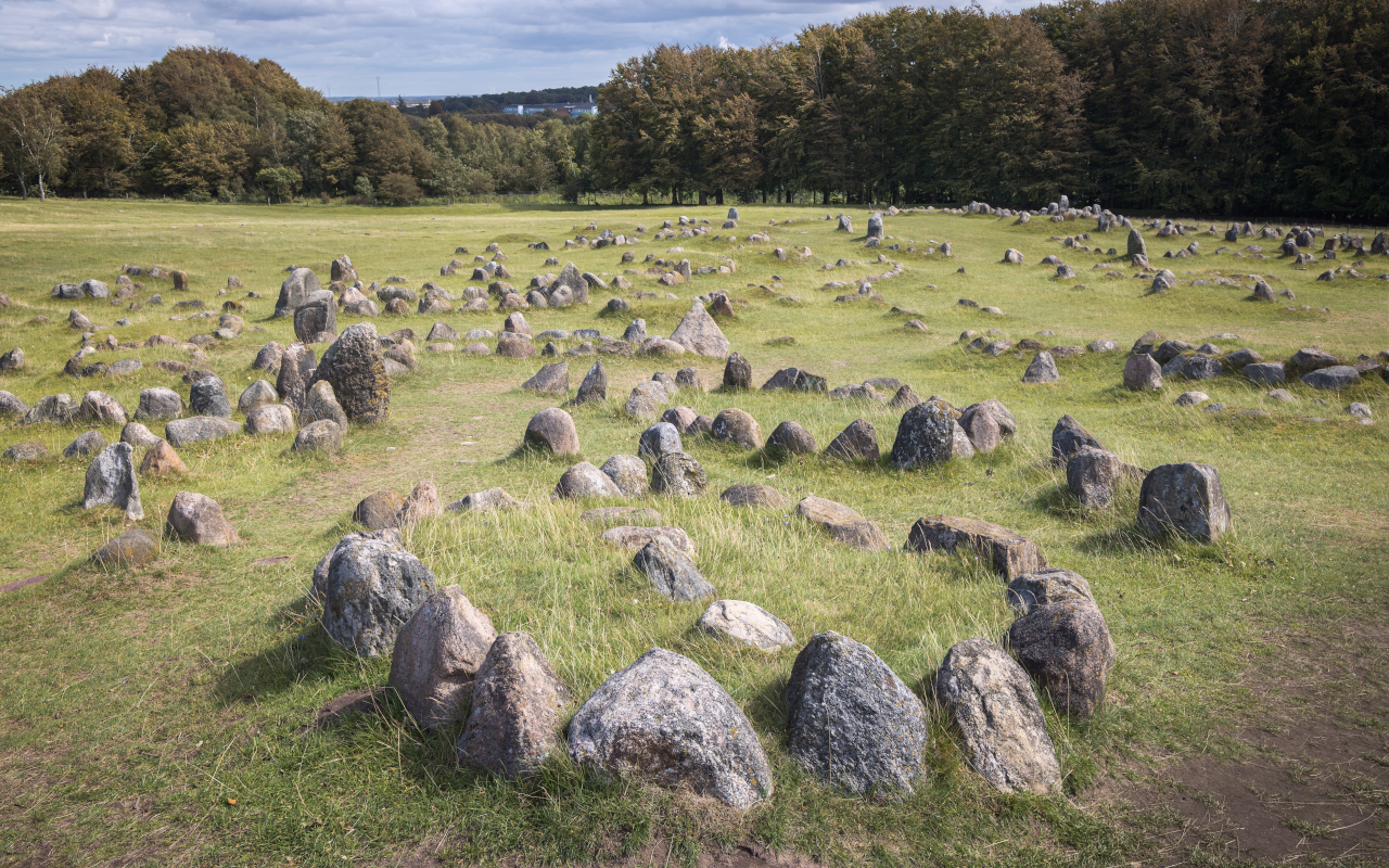 En Aalborg se encuentra un antiguo cementerio vikingo.