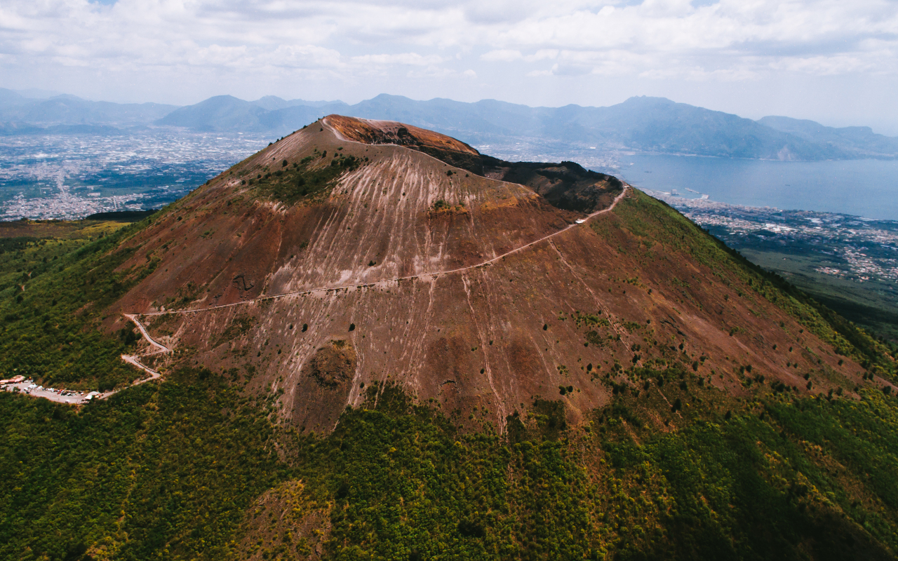 El cráter del Monte Vesubio deja unas vistas de infarto desde lo más alto.