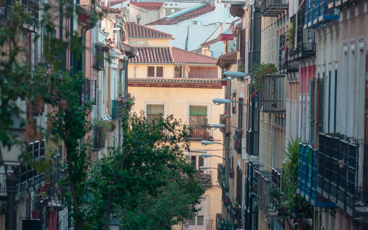 Edificios del barrio de Malasaña, uno de los más alternativos de la capital.