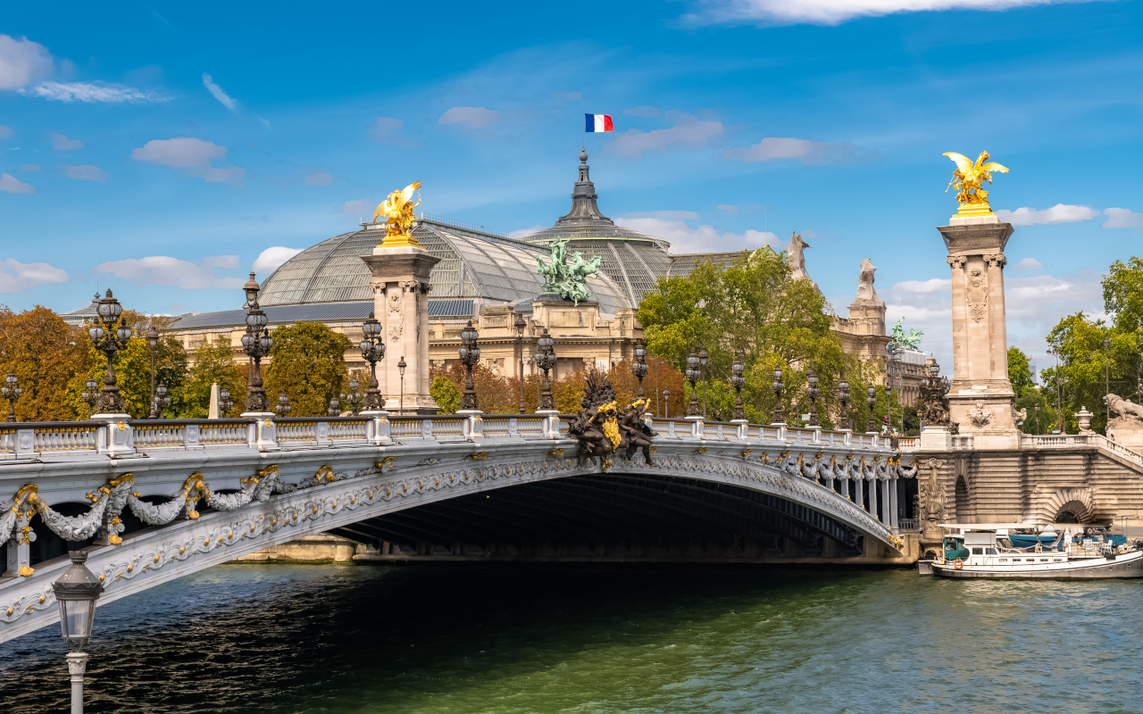 Grand Palais, uno de los museos que se encuentran cerca del río Sena y que se ven en este free tour por París.