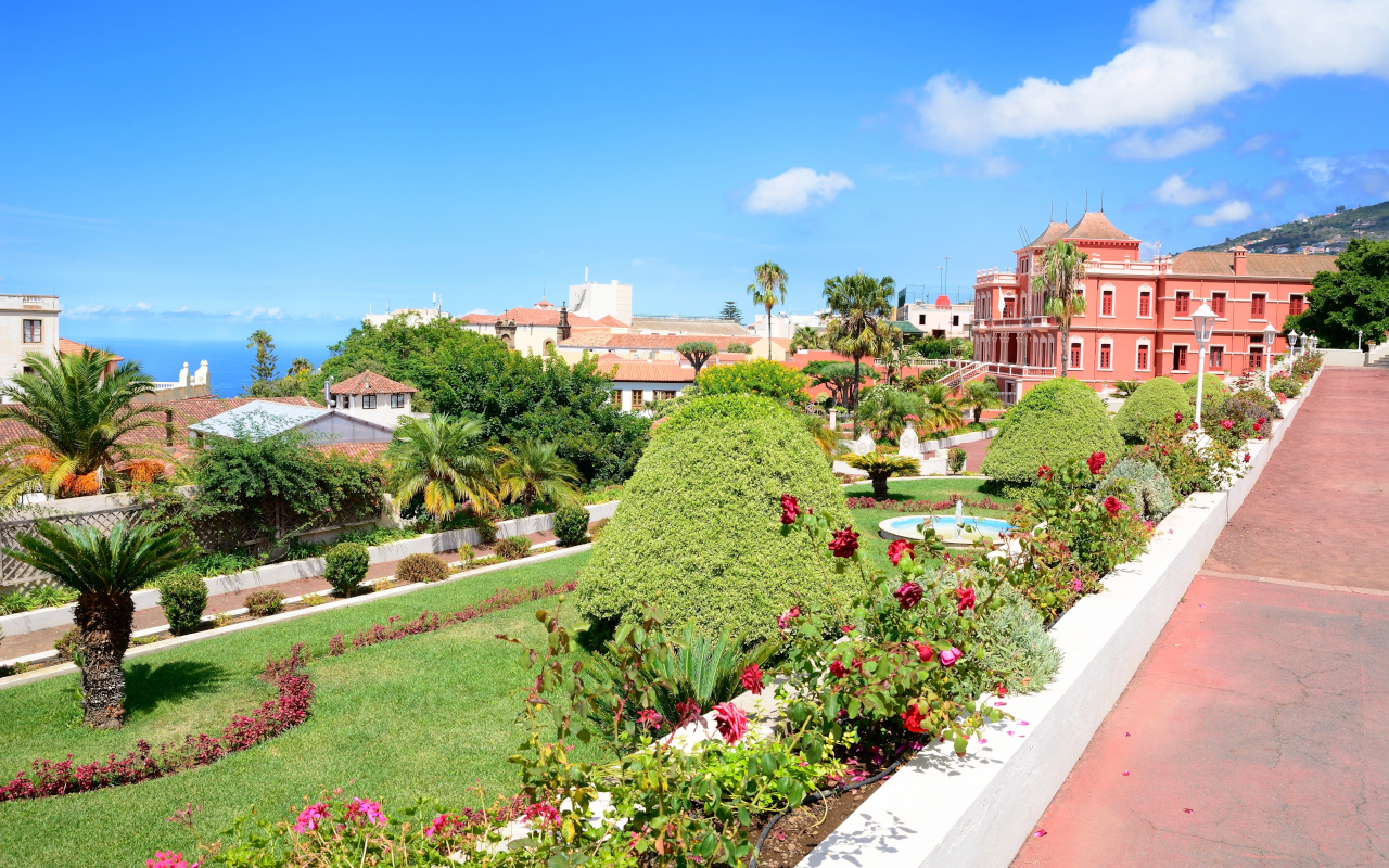 Jardines Victoria o Jardines del Marquesado de la Quinta Roja, con vistas a la ciudad.