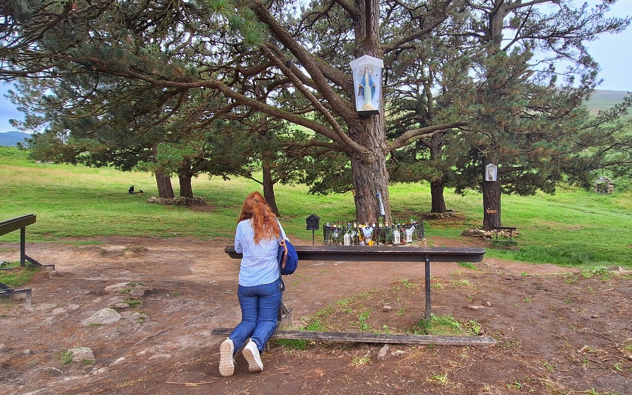 Podrás pedir deseos a la Virgen en este rincón sagrado.