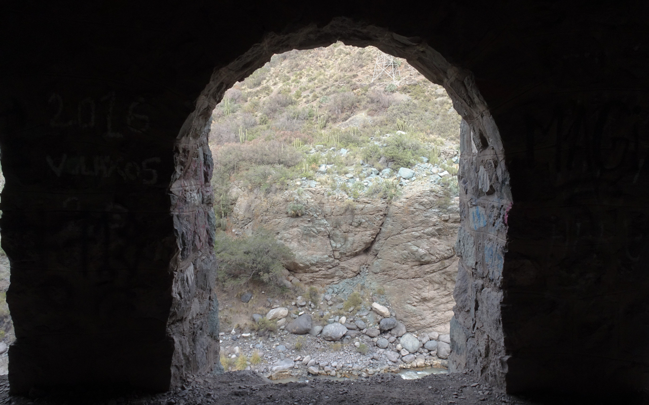 Realizaremos una parada en el misterioso túnel de Tinoco.