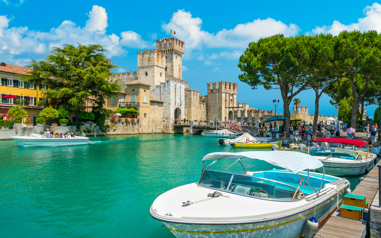 El muelle de Sirmione, desde donde saldrá la embarcación para nuestra travesía.