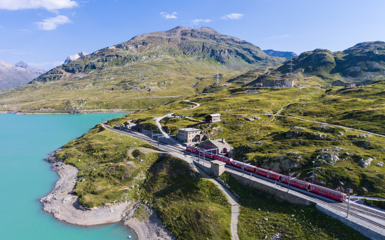 Nuestros destino, la exclusiva localidad de San Moritz, la “cima del mundo”.
