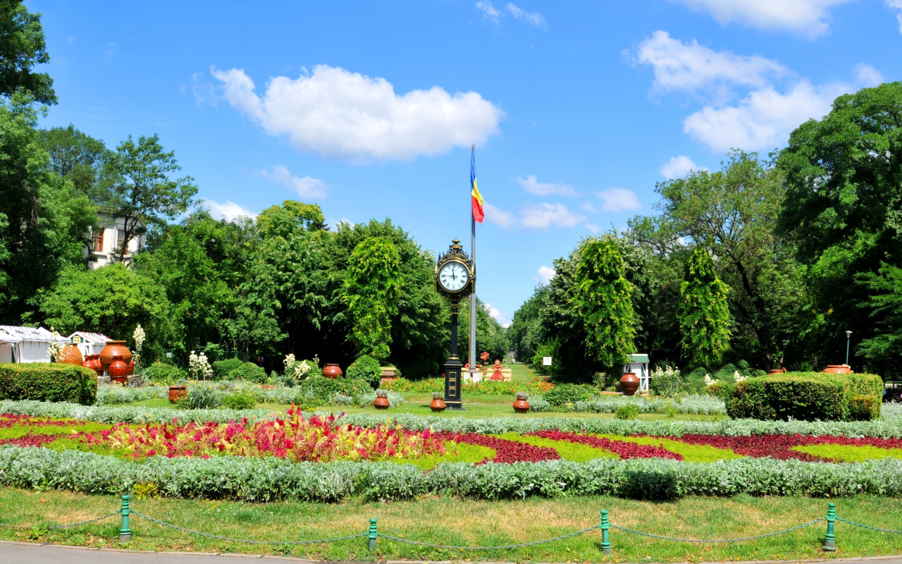 El parque Cismigiu es uno de los tesoros verdes más populares de esta localidad.