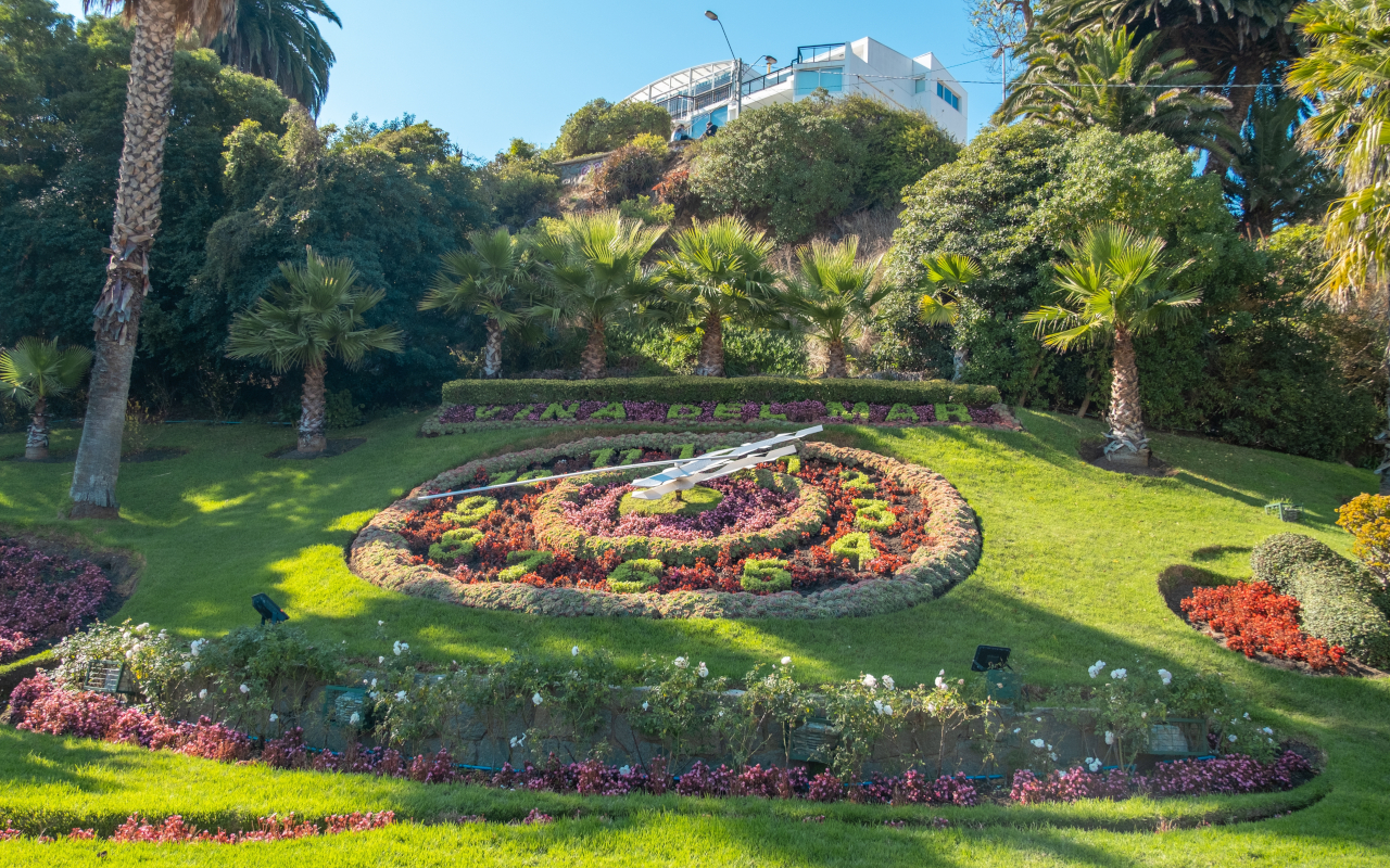 Curioso reloj de flores de Viña del Mar, a la que se llama ciudad jardín.