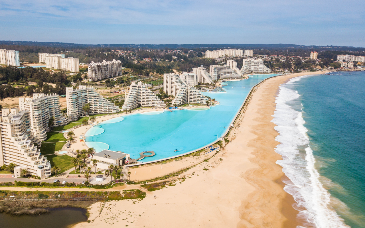 Piscina de 1 km de largo en San Alfonso del Mar, un complejo turístico único en Chile donde habrá tiempo para comer.