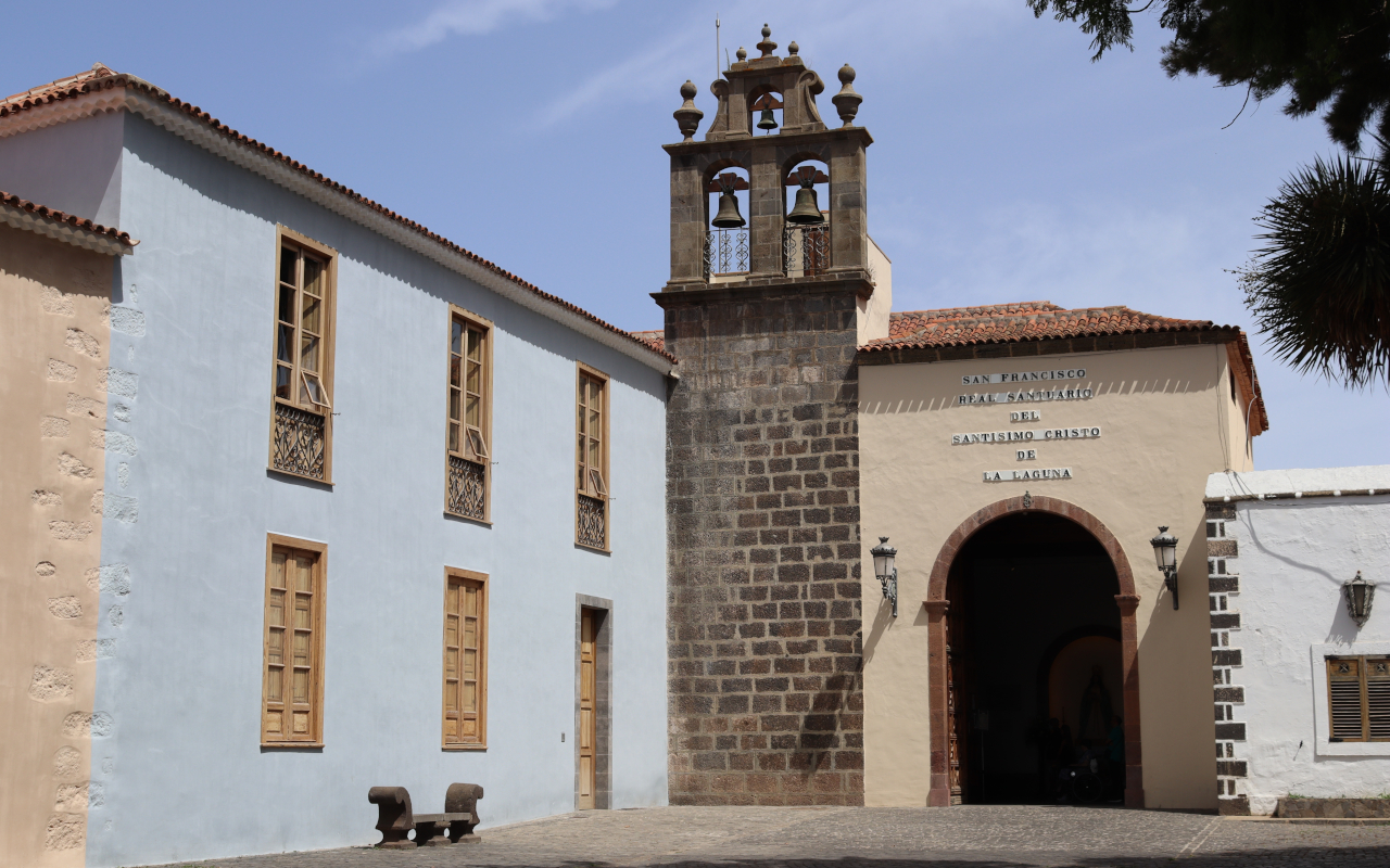 Fachada principal del Santuario del Santísimo Cristo en San Cristóbal de La Laguna.