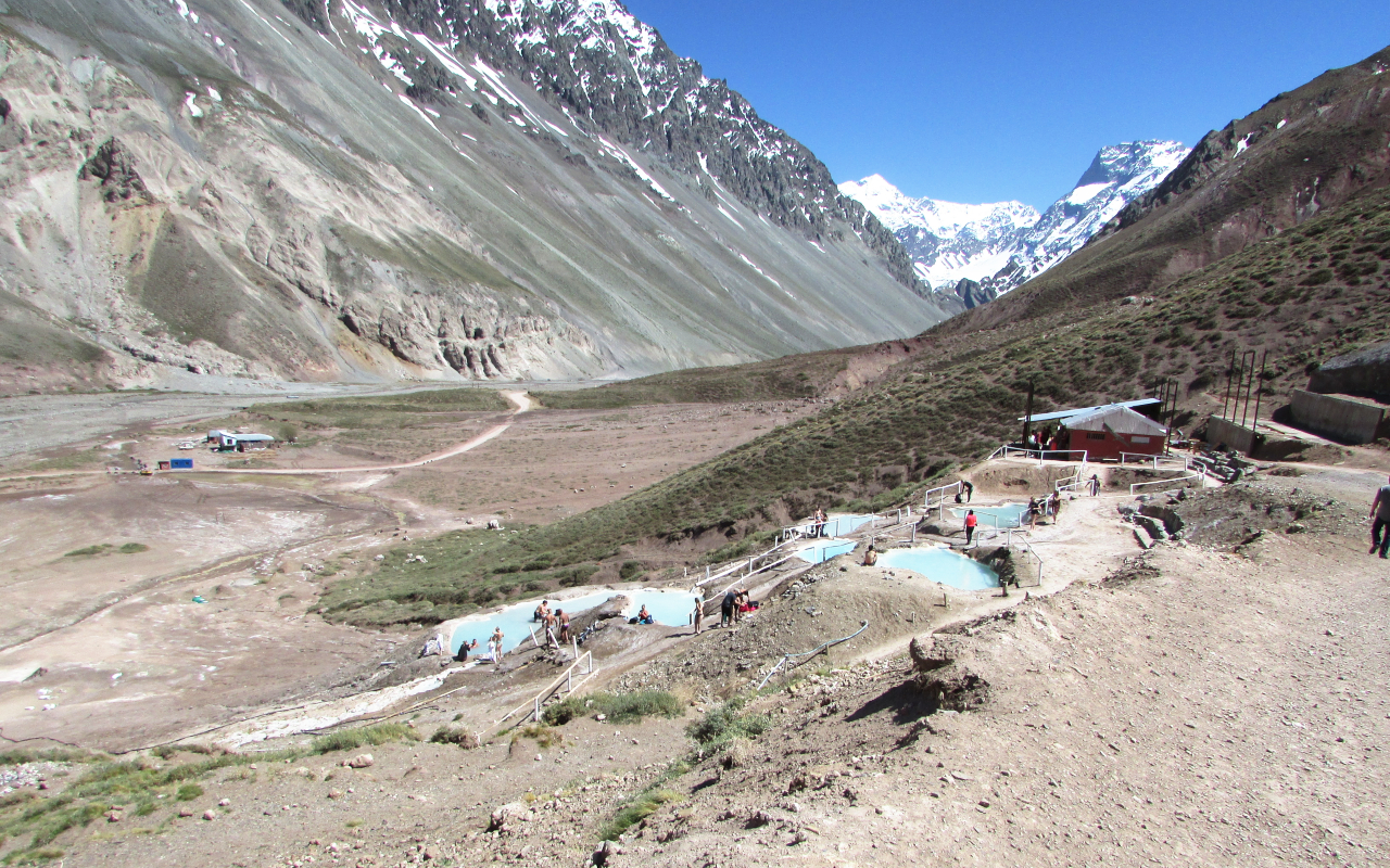 Termas valle de Colina permite pasar un día en plena naturaleza chilena.