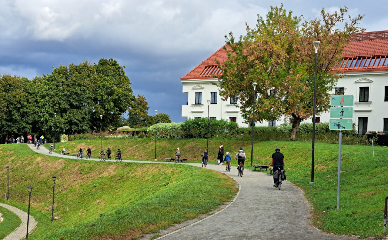 Parque de Vilna con participantes de este tour en bici.
