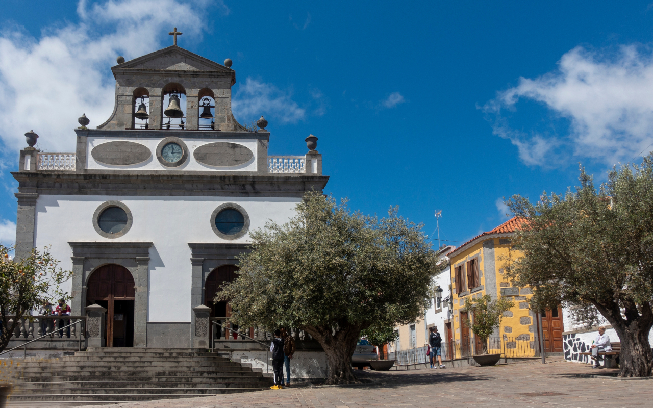 La Vega de San Mateo, donde los fines de semana se celebra un mercadillo histórico.