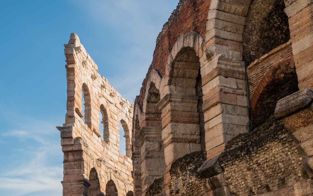 Vestigios romanos en la ciudad de Verona, uno de los atractivos turísticos más visitados.