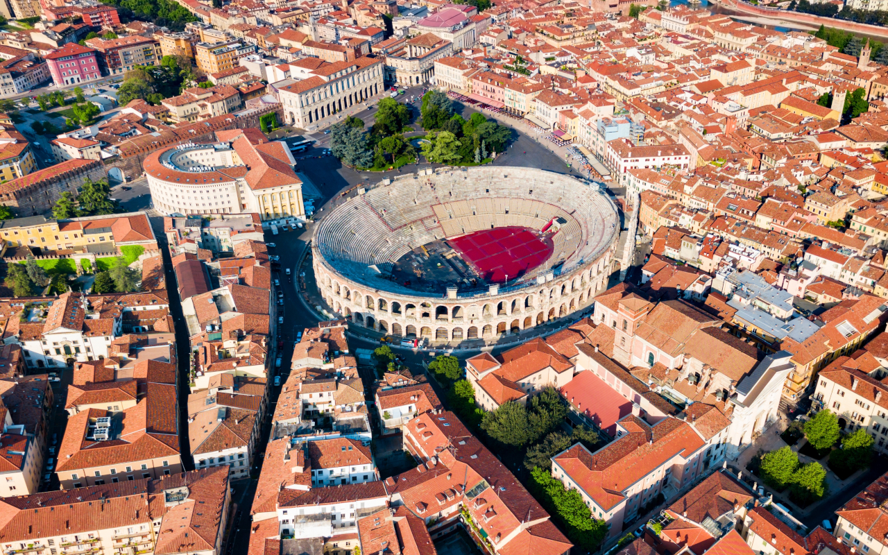 Vista aérea del antiguo anfiteatro de Verona.