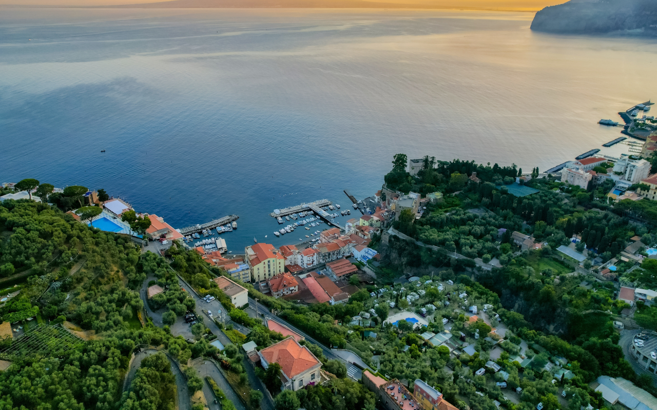 Vista área de Sorrento, uno de los destinos más idílicos de Italia.