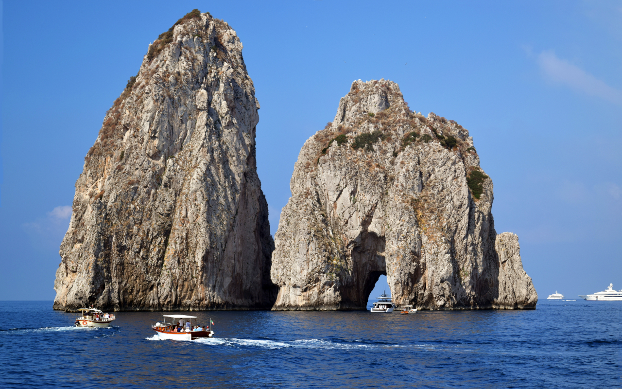 Arco del Amor, uno de los más famosos de la bahía de Capri.