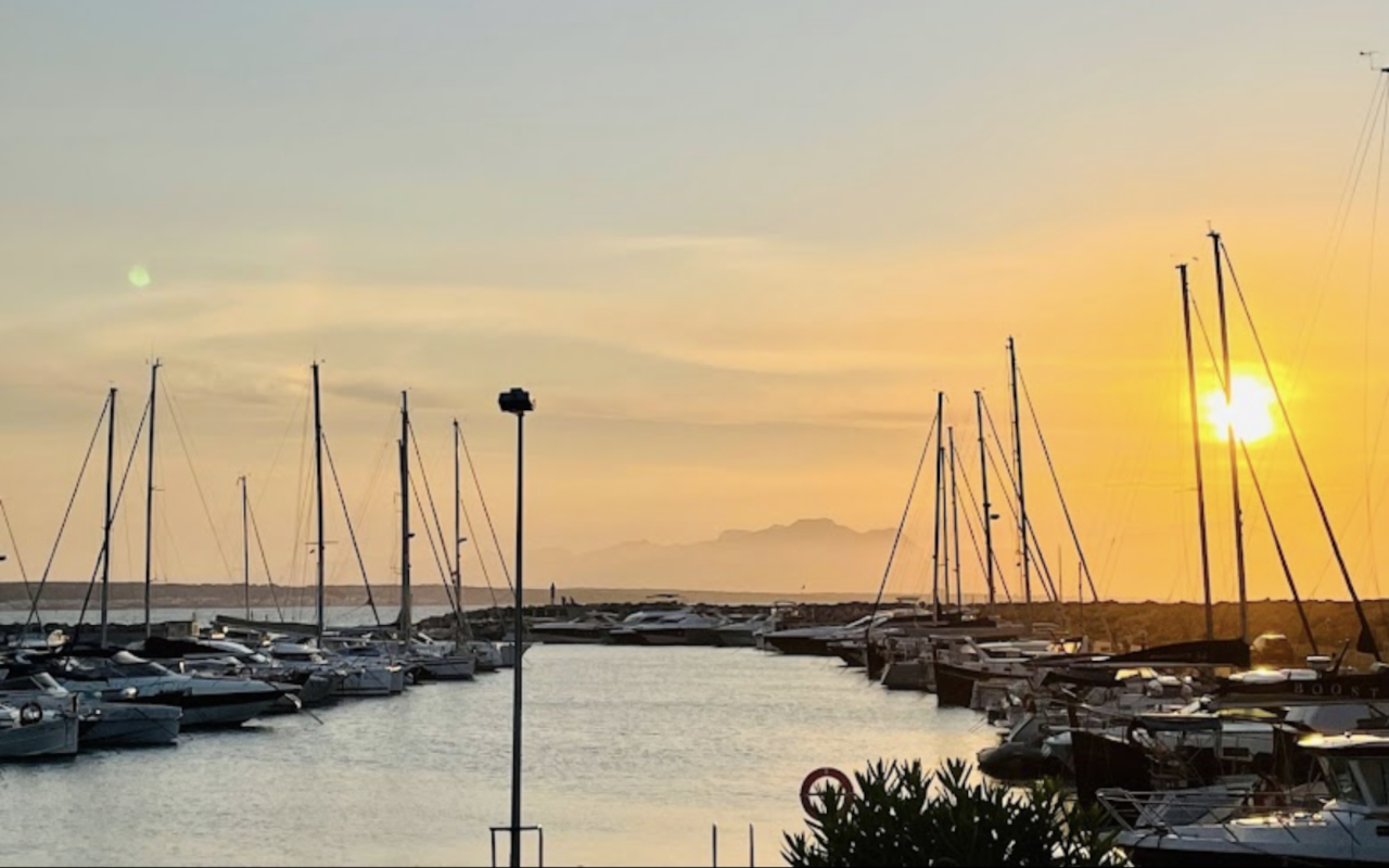 Atardecer desde el puerto de Can Picafort, donde comienza esta actividad.