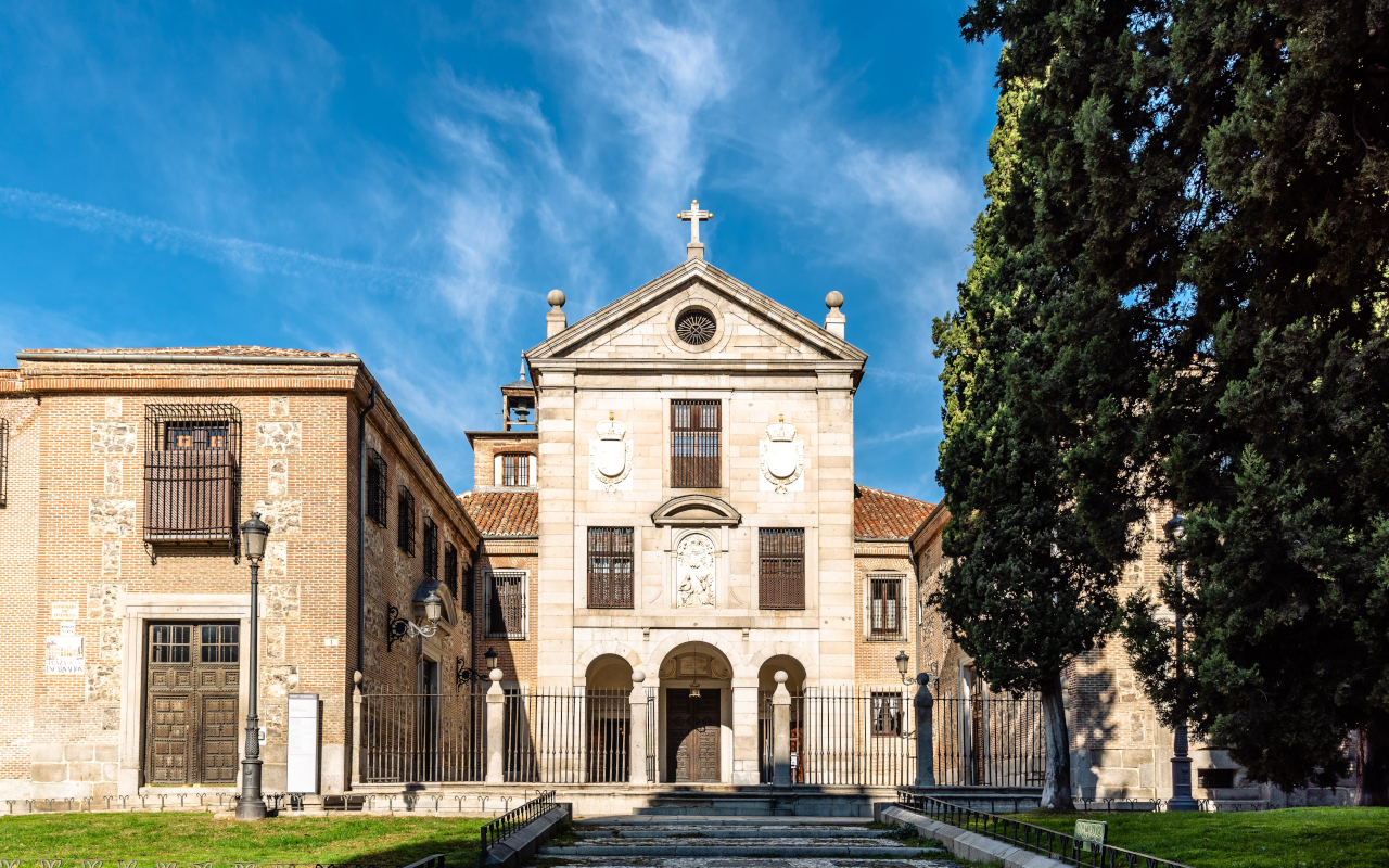 El Covento de la Encarnación es uno de los lugares sagrados que visitaremos en este free tour de lnquisición española.