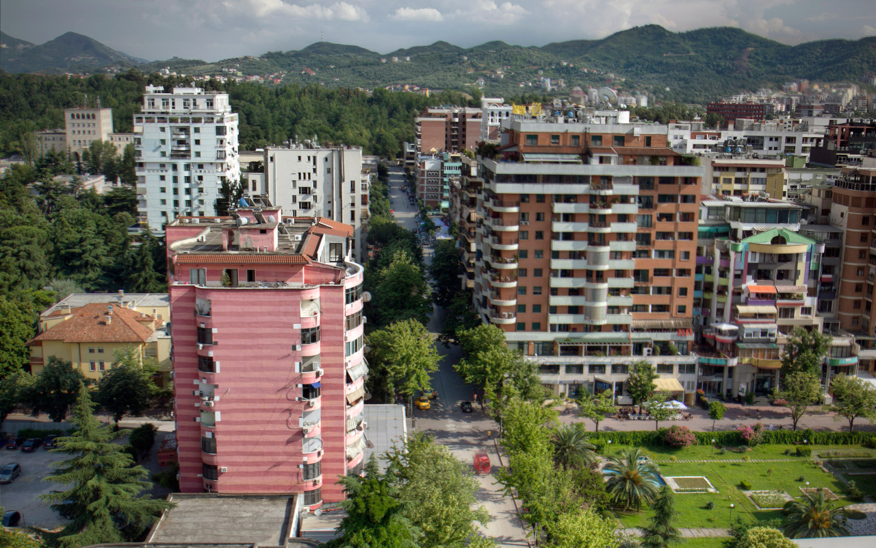 El Distrito de Blloku soprende con sus altos edificios de colores.