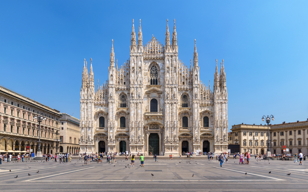 Además, en el tour por Milán verás su imponente catedral, el Duomo.