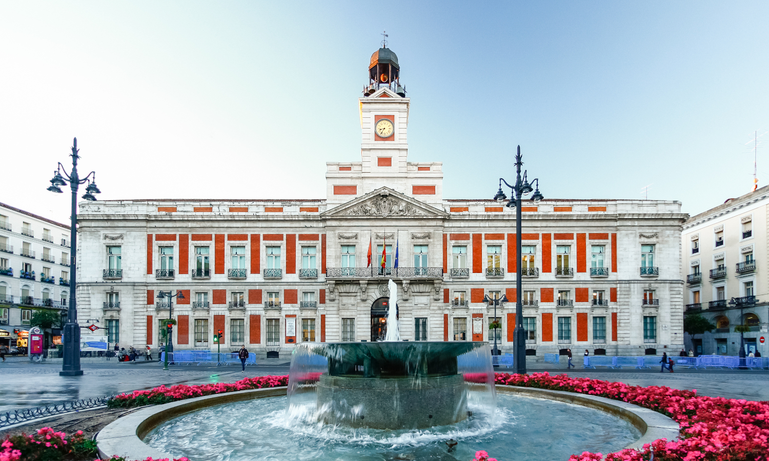 En la Puerta del Sol hablaremos del símbolo de Madrid: el oso y el madroño.
