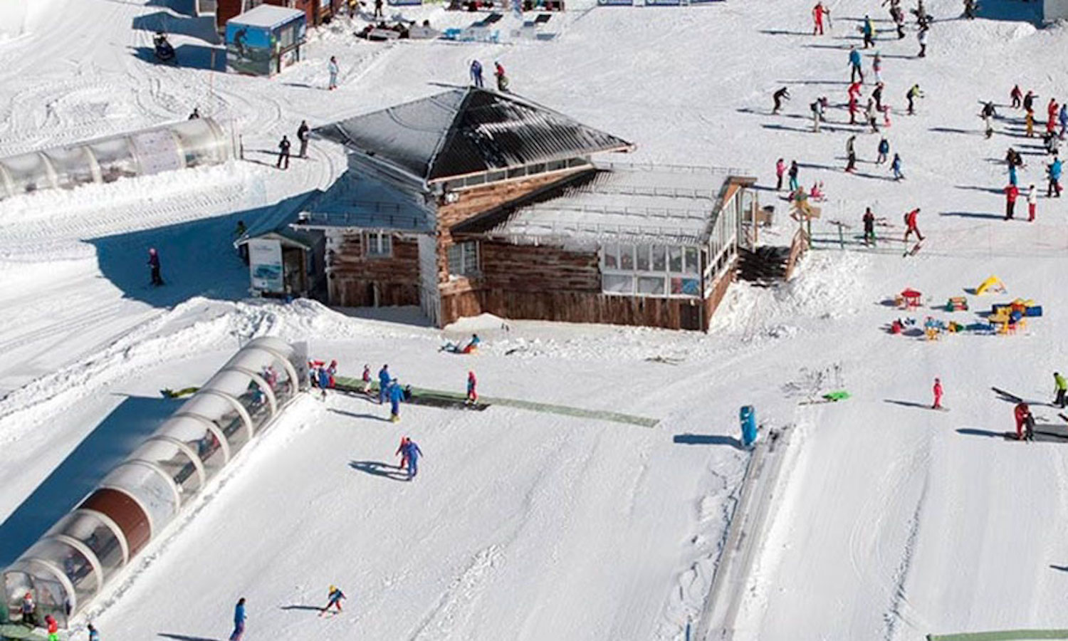 Las instalaciones del Jardín Alpino de Sierra Nevada están totalmente adaptadas para tener la mayor seguridad, disfrute y comodidad de los más pequeños.