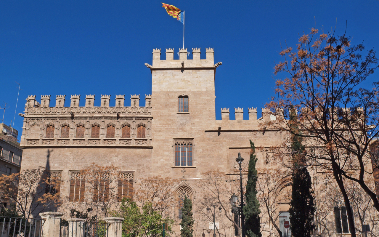 La Lonja de la Seda, uno de los ejemplos más brillantes del gótico civil europeo, está incluida en nuestro free tour.