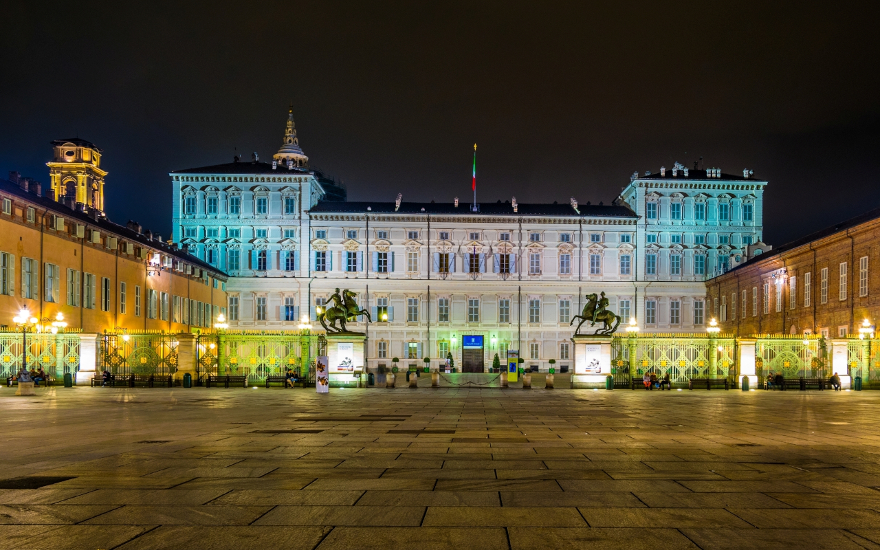Durant el recorrido guiado pasaremos por delante del Palazzo Reale.
