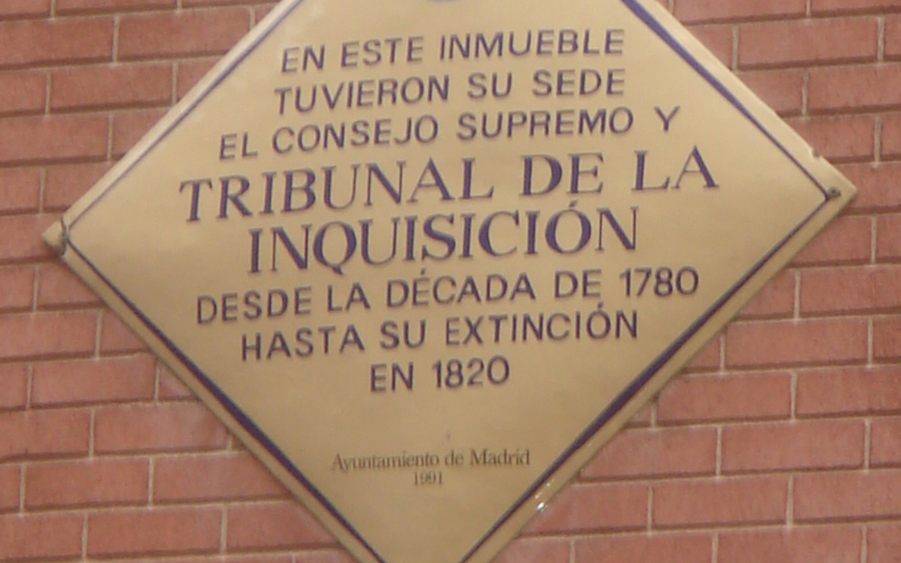 Placa de la antigua sede del Tribunal de la Inquisición.