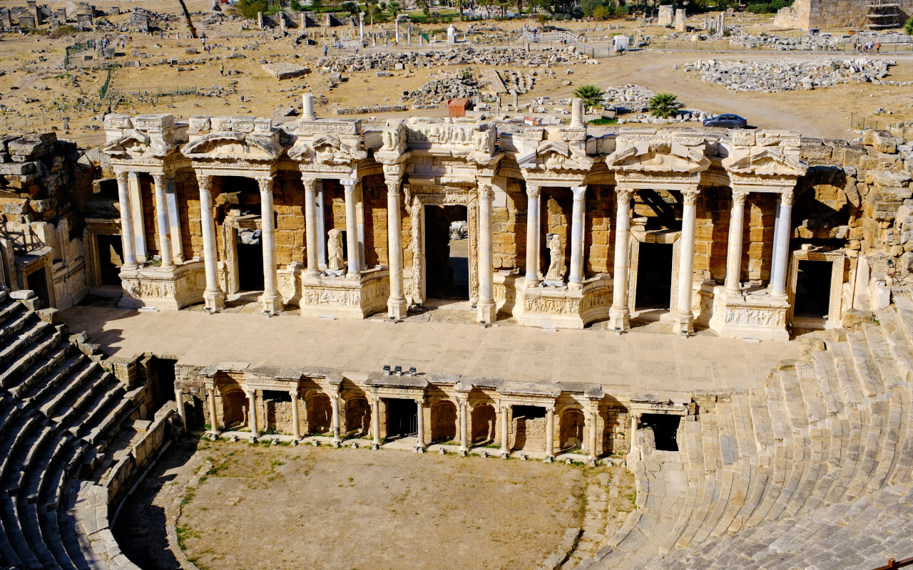 Teatro antiguo de Hierapolis, uno de los principales puntos turísticos de esta zona.