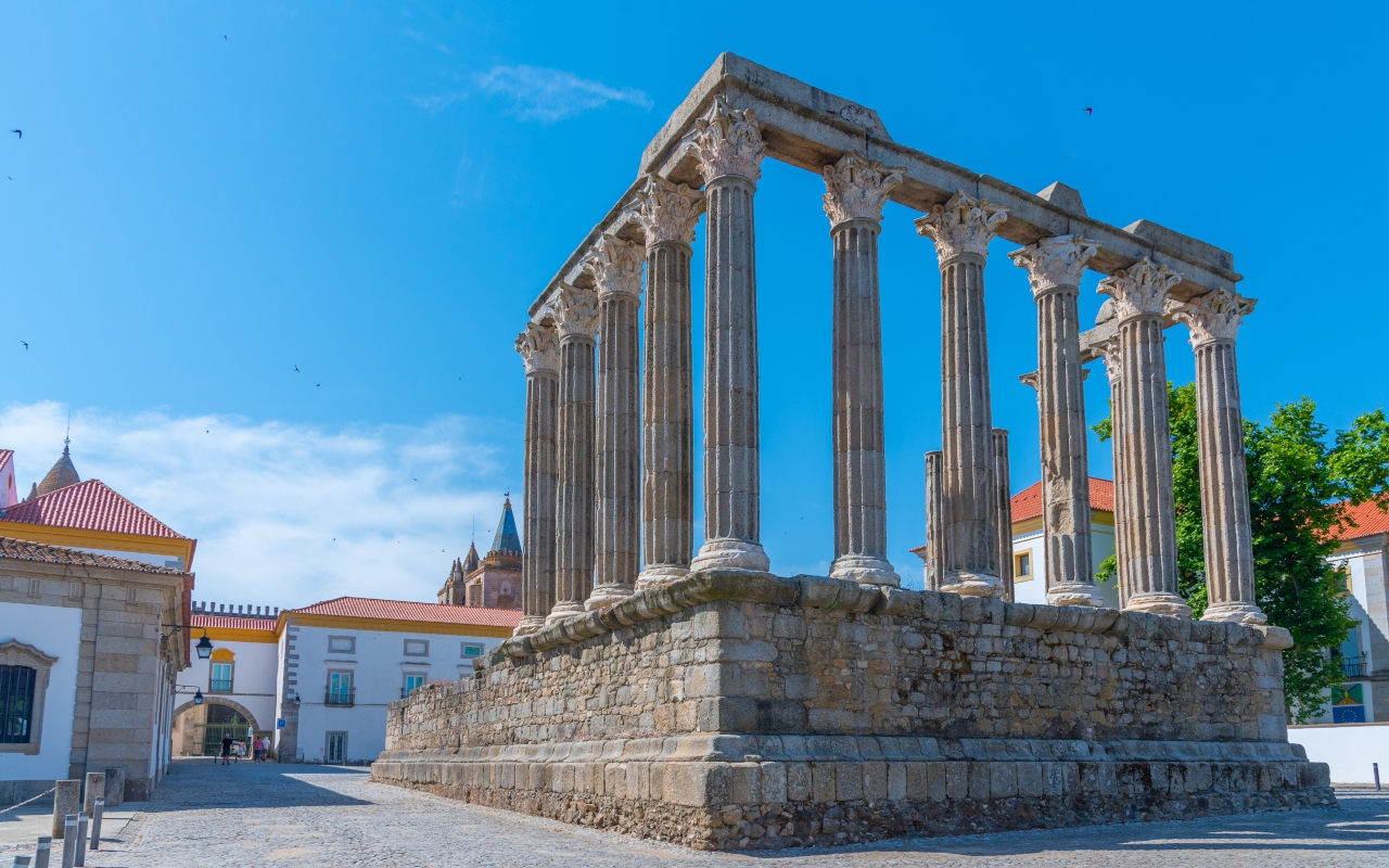 Temple of Diana in Évora, the Roman temple of the city.
