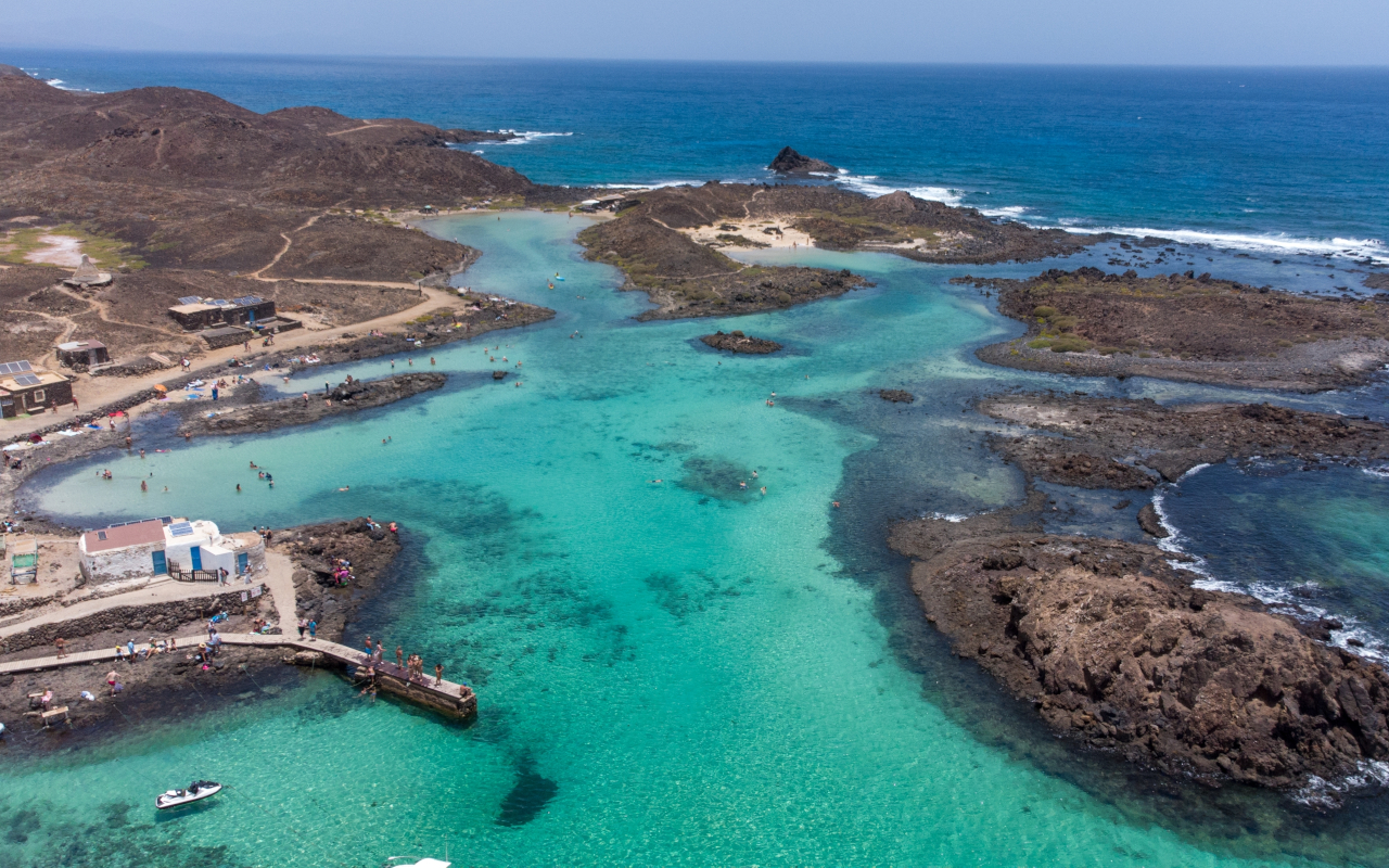 Vista aérea de Isla de Lobos, uno de los principales atractivos turísticos de Fuerteventura.