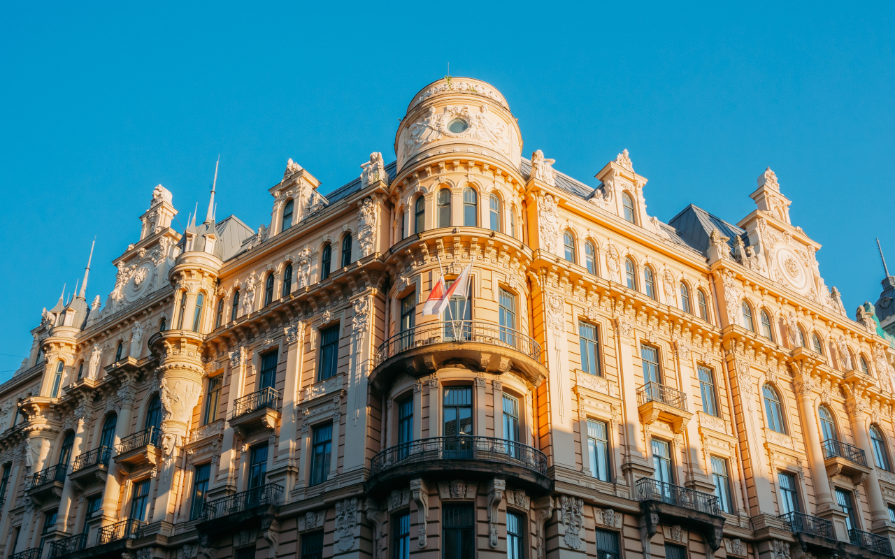 Edificio modernista firmado por Mikhail Eisenstein, uno de los arquitectos más influyentes de la época.
