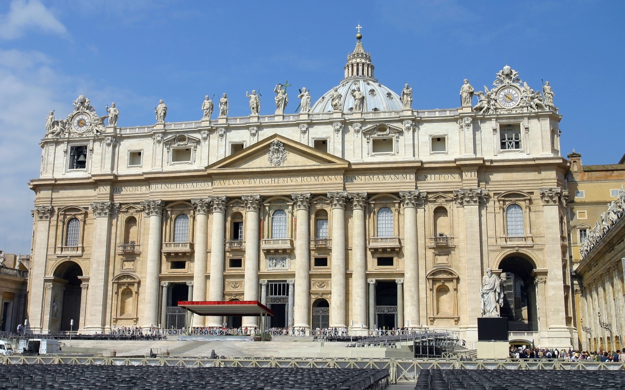 La Basílica de San Pedro es uno de los lugares santos más visitados en Roma.
