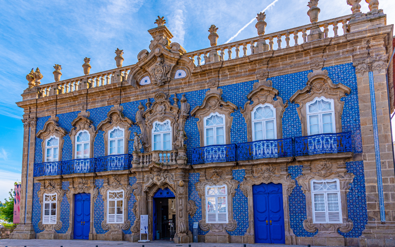 La Casa do Raios, una de las más importantes muestras de arquitectura civil palaciega.