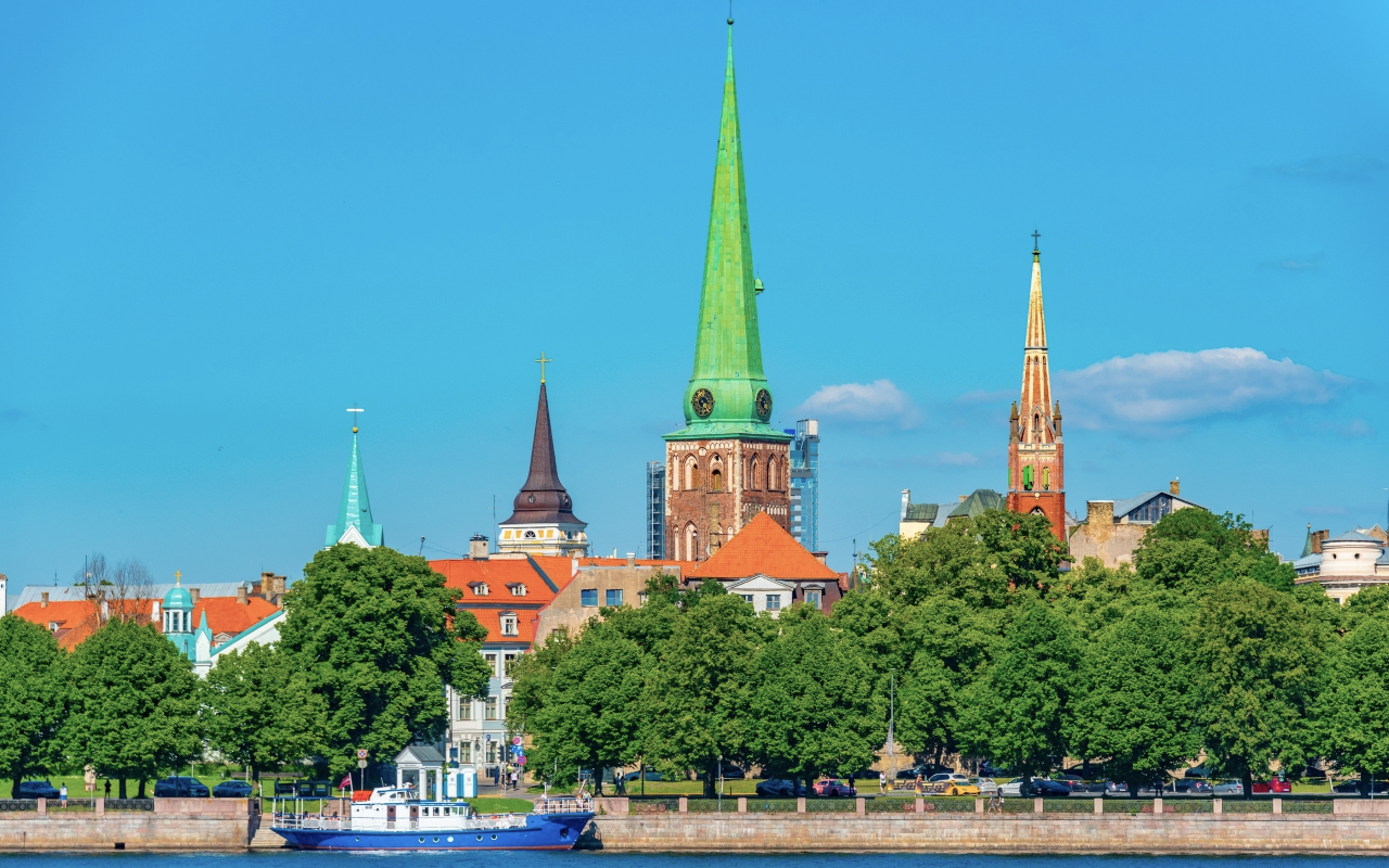 Pasearemos por el casco antiguo de Riga junto a un guía local.