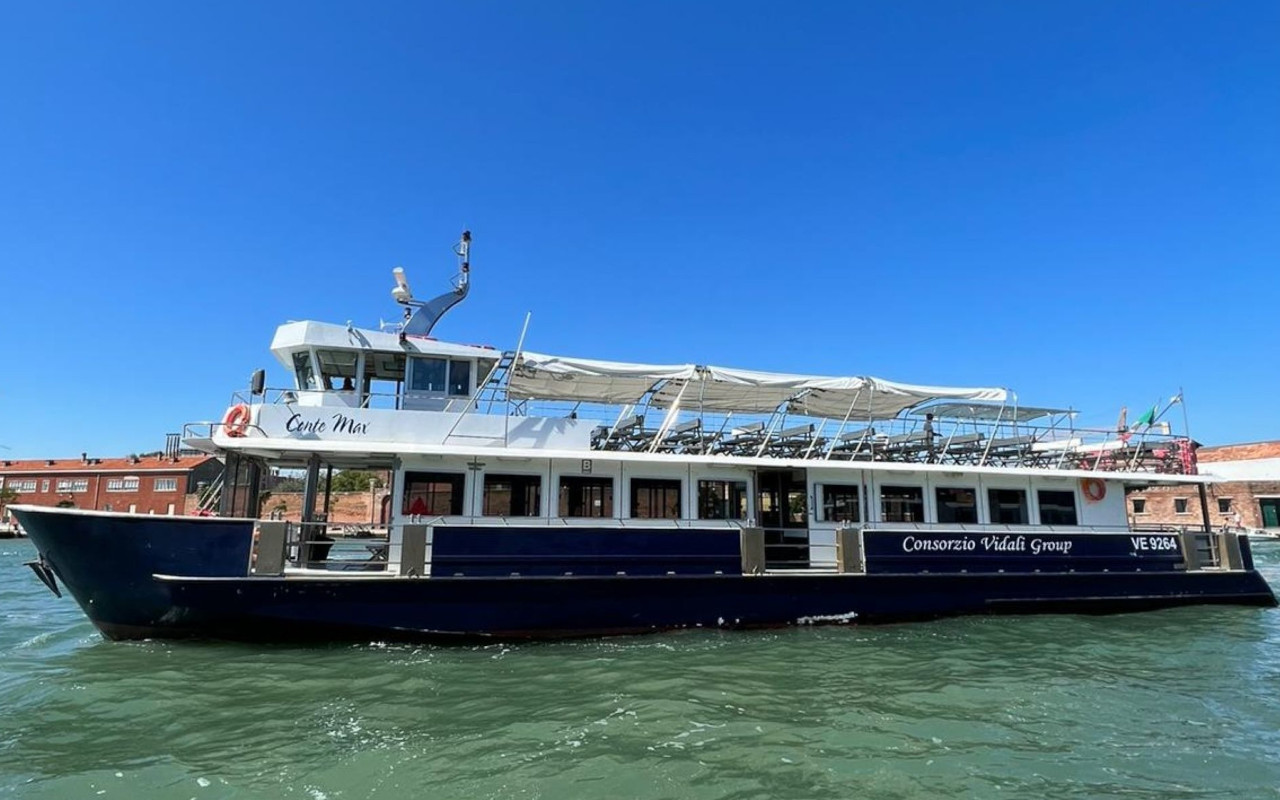Embarcación utilizada para el tour a Murano y Burano.