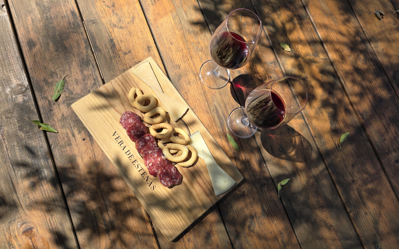 Embutido para acompañar la cata de vinos y disfrutar todavía más de los sabores.