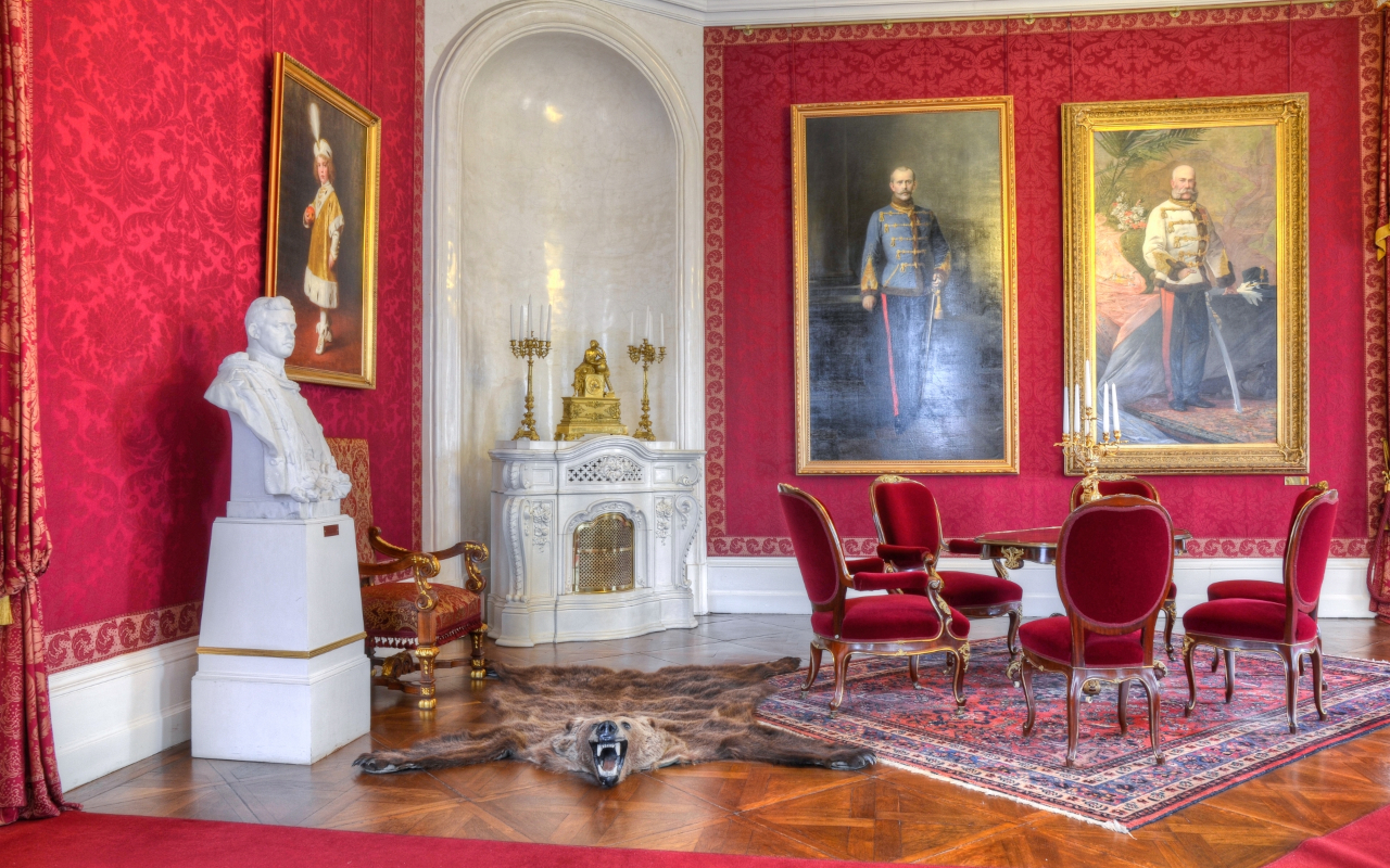 Estancia interior del Palacio de Sissi a pocos km de Budapest.