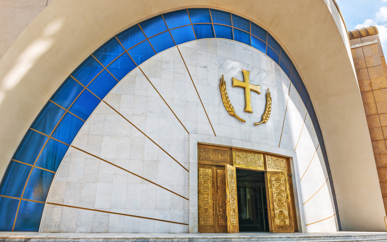 Iglesia Ortodoxa de Tirana, una construcción única que te cautivará.