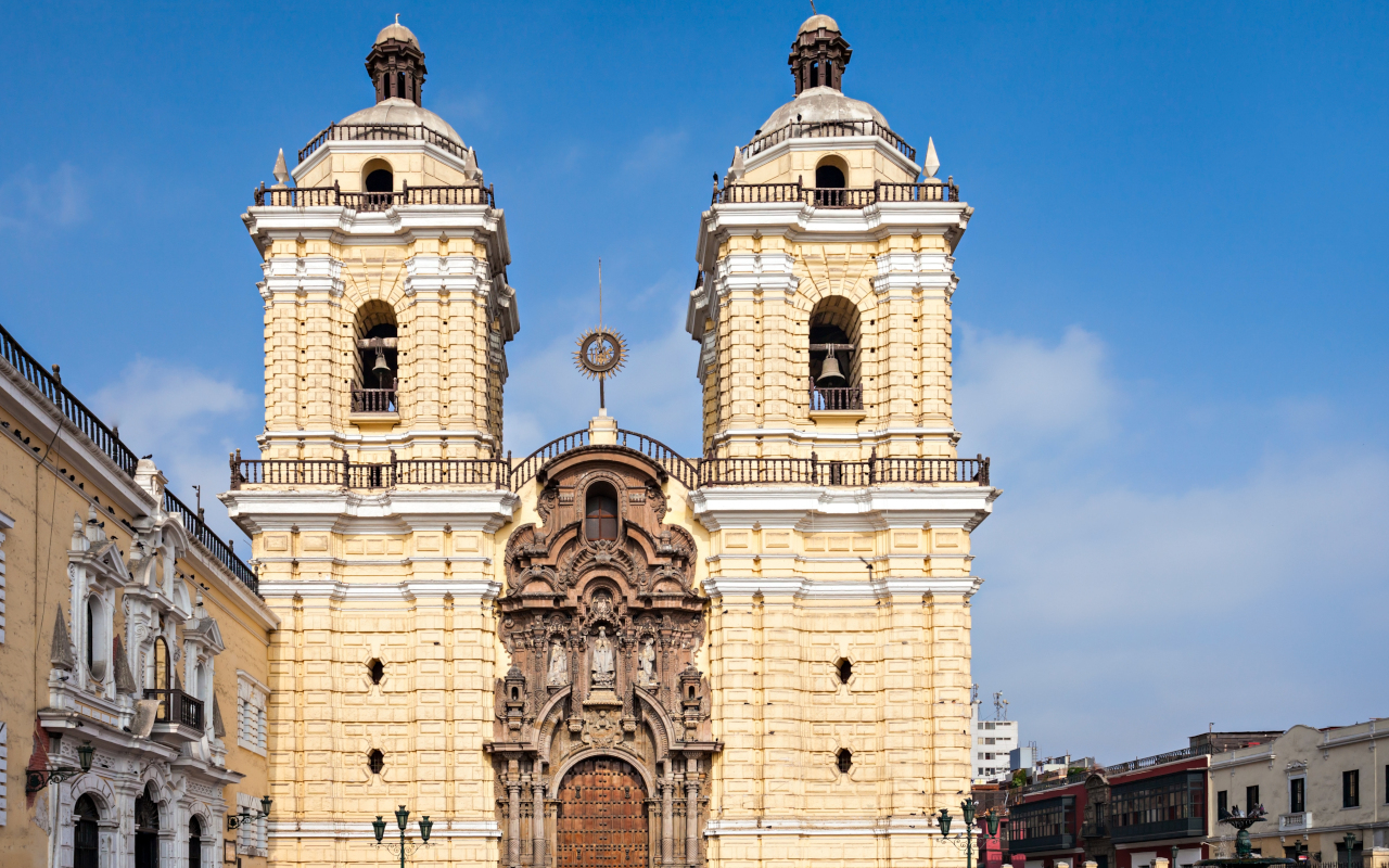Nos acercaremos a la iglesia de San Fracisco, una de las más significativas de Lima.