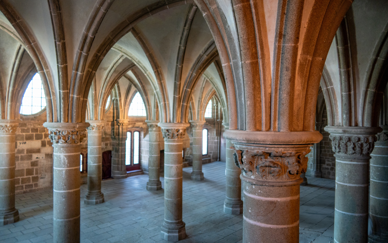 Interior de la abadía del Monte de Saint Michel, uno de los monumentos más espectaculares de este lugar.
