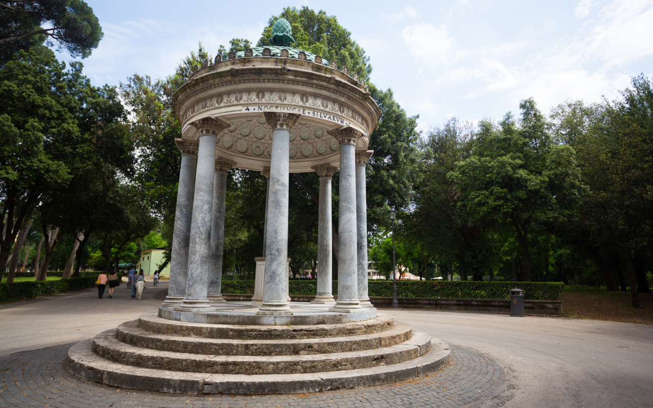 Monumento central de los jardines de Borghese.