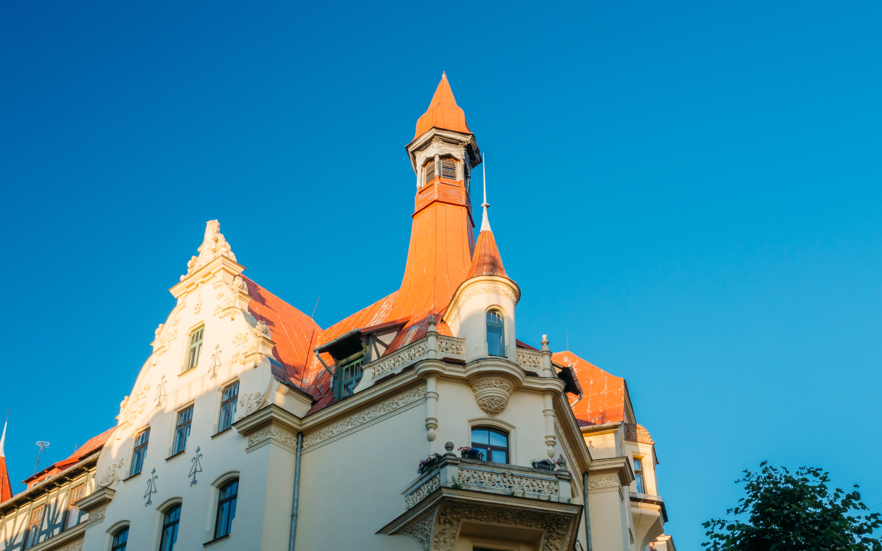 Edificio art nouveau de Riga firmado por Konstantins Pekshens.